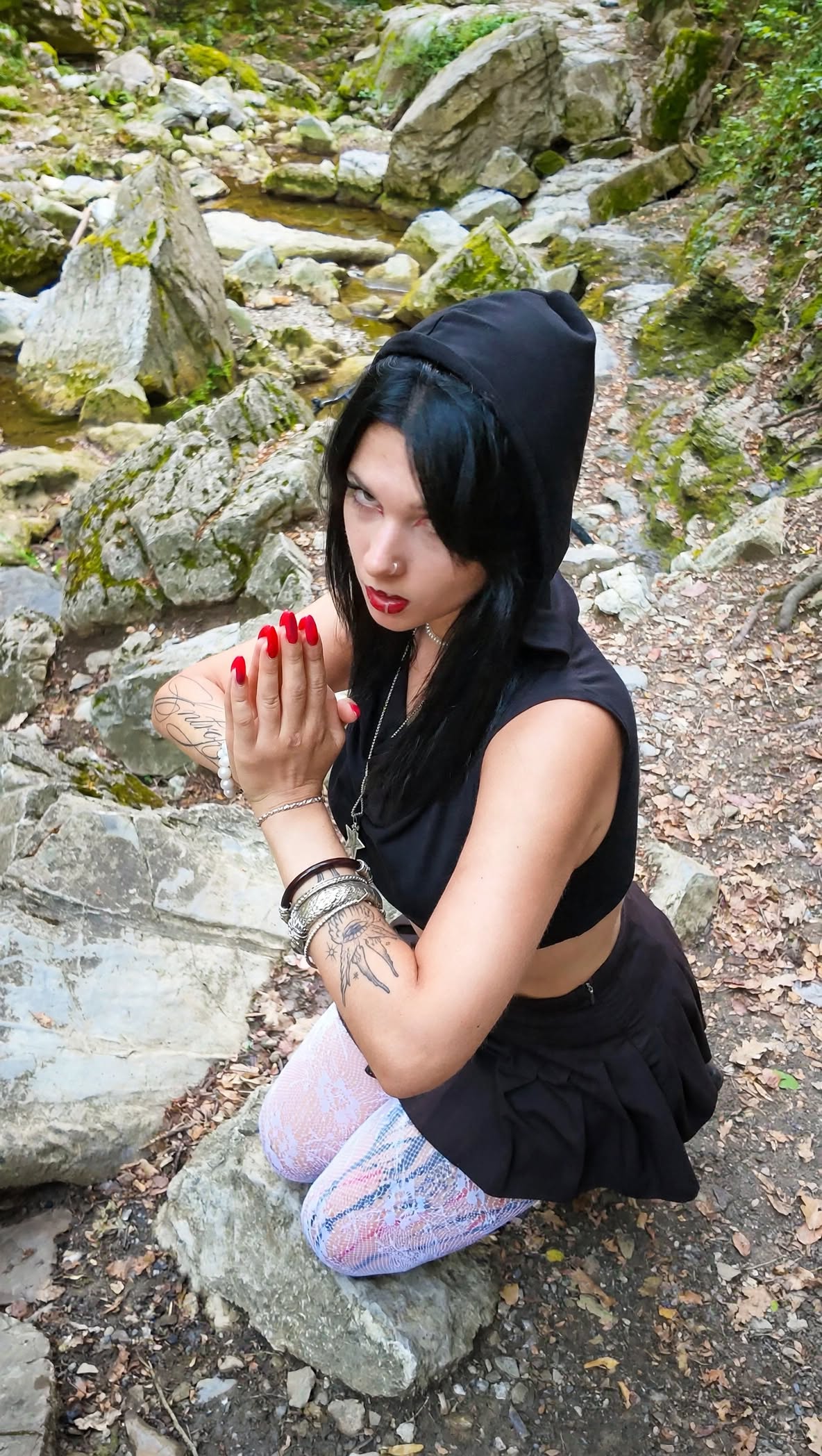 ANJALI CROP HOOD  * BLACK