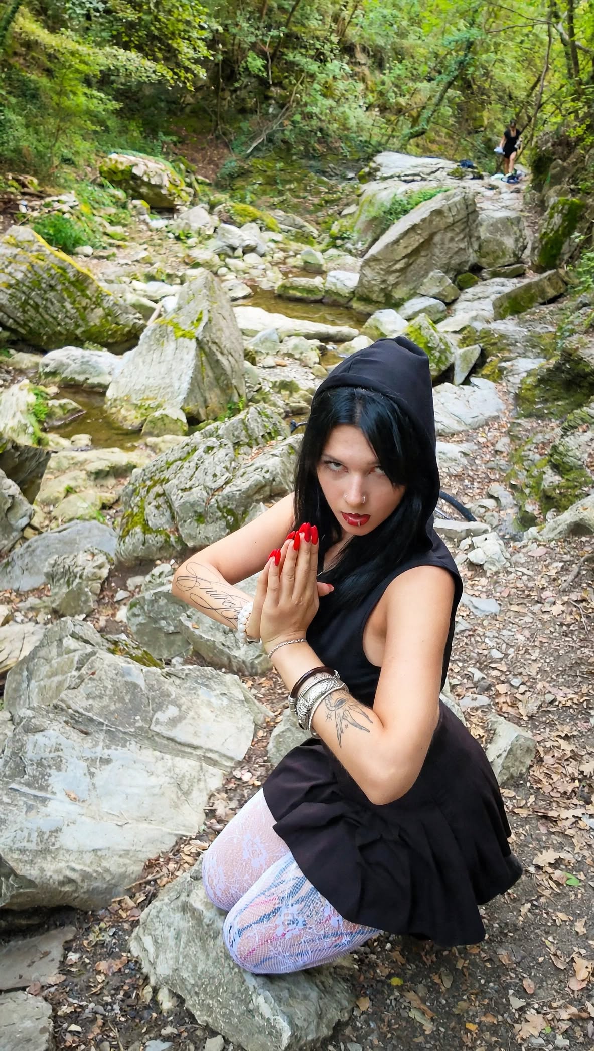 ANJALI CROP HOOD  * BLACK